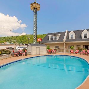 Econo Lodge Inn & Suites Gatlinburg At The Convention Center